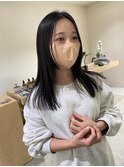 黒髪ストレートミディ
