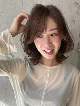 ラダ(Lada) ボブ 顔まわりレイヤー くびれボブ くびれヘア エアリーボブ