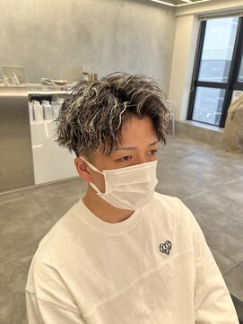 ルースト 西院店(ROOST) ツイストスパイラル/ホワイトハイライト/ツーブロック