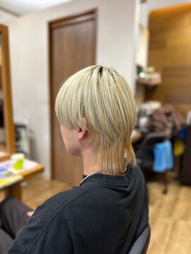 ラクヘアー 上福岡店 10代20代金髪ウルフカットスタイル