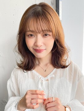 アグノス 青山(Agnos) 艶感ブラウン小顔カットシースルーバングくびれミディアムヘア
