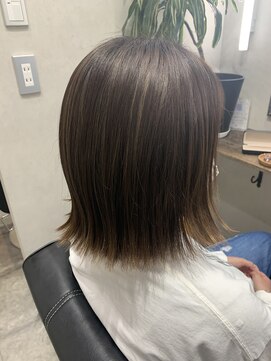 アトリエナガノ(atelier nagano) ニュアンスカラー/センターパート/ツヤ髪スタイル/ブルージュ