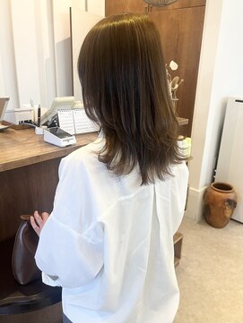 パル バイ ラベスト(Pal by lovest) セミロングレイヤー×フォギーベージュ