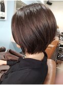 ダークトーンのローライト・グレージュカラー・前下がりボブ