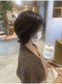 ミディアム外ハネスタイル