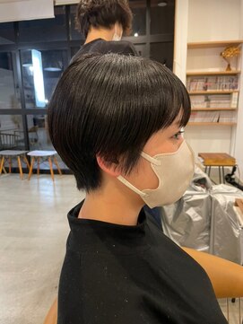 チルハウス(Chill-hus) 黒髪ナチュラル艶髪セミウェットフェザーショートボブ髪質改善