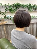 可愛らしいショートボブのチョコレートブラウンカラー