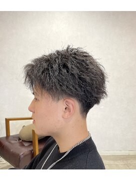 ヘアデザイン ファブロ(hair design FABRO.) 【担当:藤岡勇気】刈り上げ×ツイストスパイラルパーマ