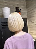ホワイトブロンドハイトーントリプルカラーケアブリーチミニボブ