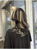抜きっぱなしブロンドのコントラストカラー