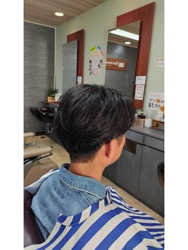 アルモニー ヘアー(Harmonie Hair) センターパート２ブロック