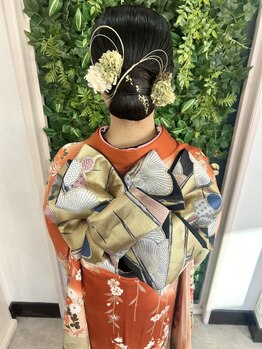 エム 神戸三宮('em)の写真/【和装結婚式などの着付けも◎】着物でのイベントもプロの着付けで苦しくないのに着崩れ知らずの仕上がり♪