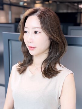 アルバム 銀座(ALBUM GINZA) くびれミディ顔周りレイヤー暗めカラーおくれ毛_F20337