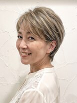 シオミエイチ タイムレス 垂水(shiomi H timeless) 【白髪ぼかしショート】ベージュハイライト×立体フォルム