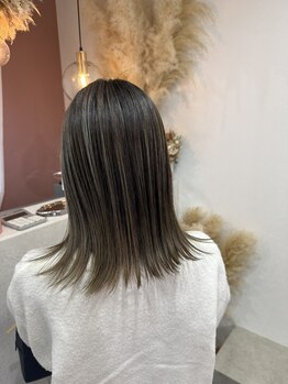 スーリール(sourire)の写真/白髪＝隠す時代は終わり！伸びても気にならない通いやすい髪色が叶うサロン☆