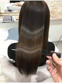 縮毛矯正かけるほどでもないけど広がりを抑えたい方に大人気♪
