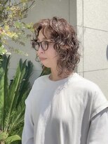 ドレス(DRESS)&nbsp;ミディアムパーマ_前髪_イメチェン_くびれ