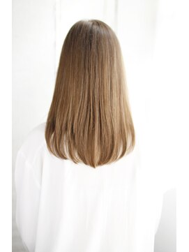 シュシュット(chouchoute) レイヤーカットウェットヘアデザインカラーオリーブベージュ/050