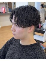 ビカム 名駅(become)&nbsp;【癖毛でもできる波巻きパーマ】センターパートメンズ名古屋名駅