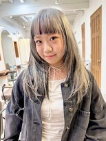 マニア(mania.)&nbsp;ホワイトカラーインナーカラーデザインカラーハイトーンブリーチ