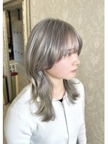 ヘアスタジオ アルス 御池店(hair Studio A.R.S)&nbsp;ハイレイヤーウルフカットセミロングヘアシルバーカラー10代20代