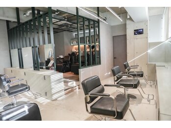 MIYAVI 【メンズサロンミヤビ】[韓国/メンズカット/ブリーチ/眉毛/学割]