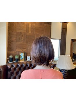 "なりたい姿や客観的に似合う"をお互いに共有しながら、ぴったりのヘアスタイル発見に心がけています☆