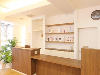 美容室てんとう虫 プレジール(Plaisir)の写真/【吹田/駐車場完備】大人女性に人気のサロン♪大人女性のお悩みに合わせた提案にリピーターが多いのも納得