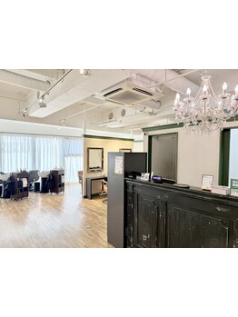 スタイリストがマンツーマンで接客。骨格や髪質に合ったスタイルを提案！【赤塚/髪質改善/学割U24】