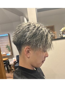 フクオカバーバープレイス(FUKUOKA BARBER PLACE) ツーブロックミドル