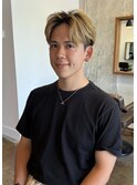 前下がりセンター分けスタイル