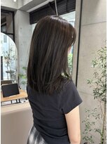 アヴェル 自由が丘(Avelle)&nbsp;艶感グレージュ×毛先レイヤーの大人ミディアムセミロング