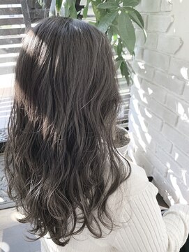 リリィ(Lily) 大人気☆グレーアッシュカラー