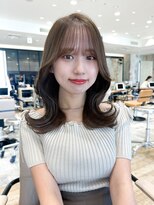 アフロート ルヴア(AFLOAT RUVUA)&nbsp;るなstyle 20代30代40代 大人可愛いセミロング アッシュベージュ