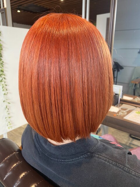 オレンジボブカットサラツヤ髪ハイトーンカラー