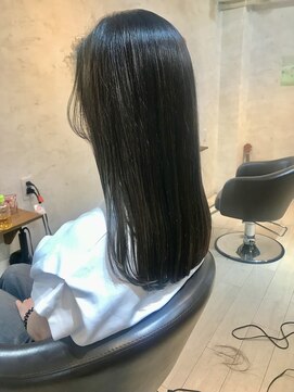 キウイ(kiwi) 大人セミロングストレートスタイル