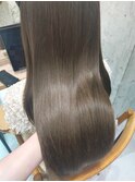オリーブベージュ