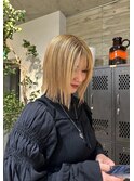 ブロンドベージュハイトーンダブルカラーケアブリーチミニボブ