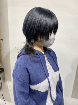 イロハ(IROHA) セミロングウルフ・ブルーブラック×黒インナー