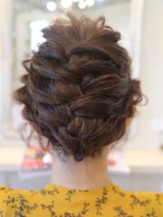 【結婚式・二次会】編み込みヘアアレンジ