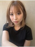 クリーミーベージュ