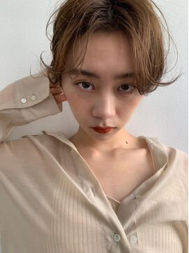 ローウェ 沖縄新都心(Louwe) 小顔/外ハネ/ショート/カーキベージュ[おもろまち駅/沖縄新都心