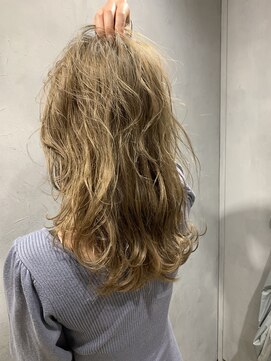 エイトセカンド 新宿三丁目店(EIGHT second) ミルクティーベージュ