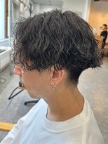 フゥ 宇都宮(FeU)&nbsp;波巻きパーマセンターパートツイストパーマメンズマッシュパーマ