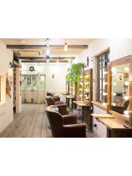 忙しい日常から離れて心の底から寛いでもらいたい。そんなオーナーの思いが詰まったこだわりのサロン◇