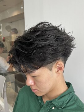 ラヴィズムバイフィフス(LUVISM by fifth) フェザーパーマフェザーショートセンターパート新潟メンズパーマ