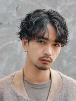 バイフィフス 原宿/表参道(by fifth)&nbsp;シャドウパーマスパイラルパーマセンターパート大人メンズヘア