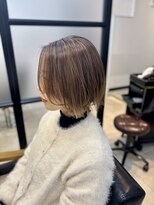 ファイブ ノーヴル カラット(5 Noble ct.)&nbsp;シンプルそうでシンプルでない、ナチュラルボブです☆