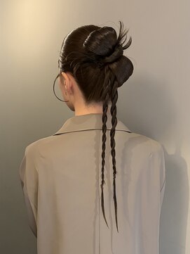 サンプラス(san+) 【リコ】タイトなリボン×編みおろしアレンジ