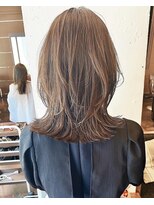 ティーシェル(TIECHEL) 小顔イメチェン、ブルーグレージュカラーくびれレイヤーボブ